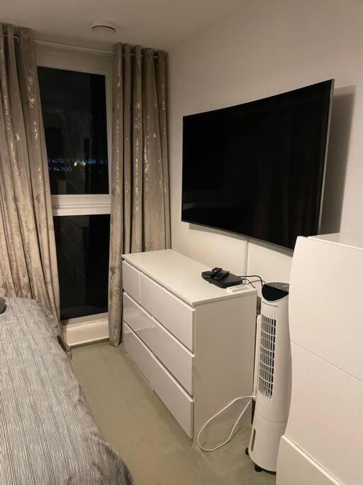 1 Bedroom Apartment Royal Docks London Exterior photo